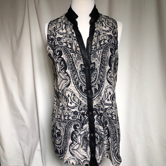 Sleeveless black and white blouse - Picture 1 of 3